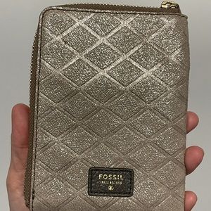Brand New FOSSIL Sophia Metallic Passport Case